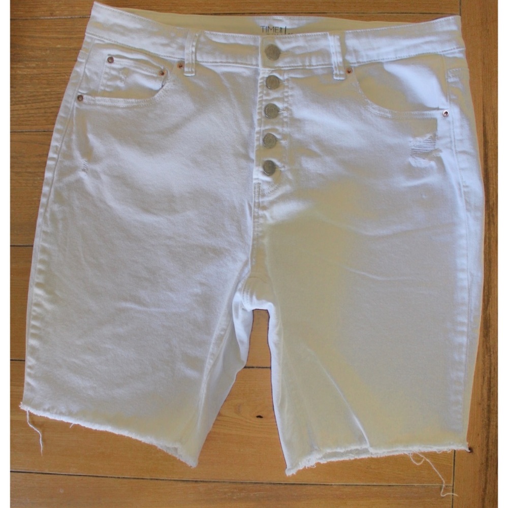 Time & Tru Plus Size 16 White High Rise Bermuda Jean Shorts Raw Hem Preowned